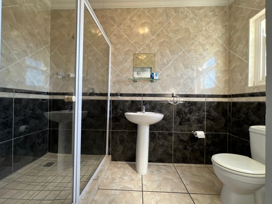 To Let 5 Bedroom Property for Rent in Mykonos Western Cape